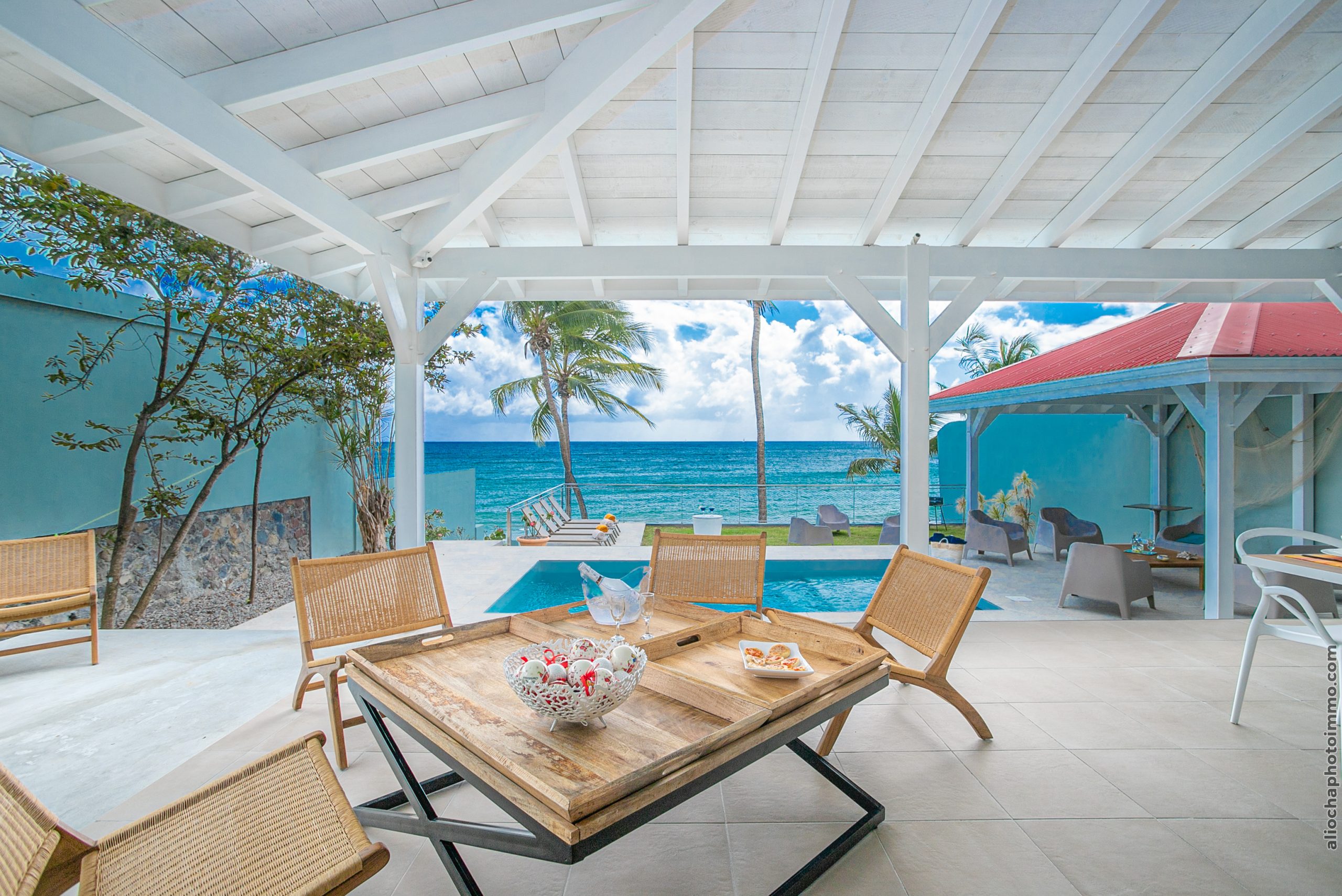 Villa Caribbean Blue Pearl