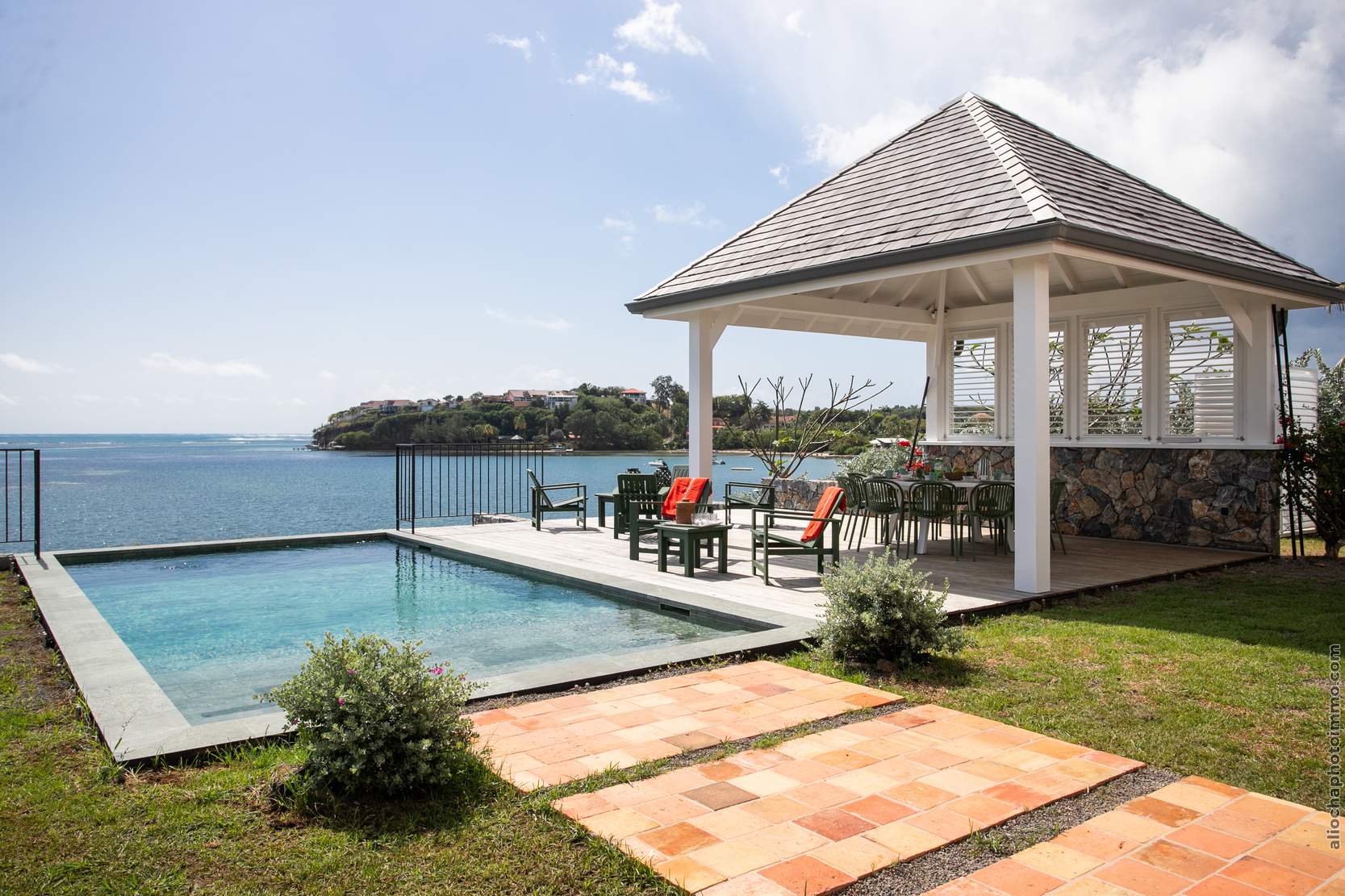 Villa Caribbean Lagoon Rock